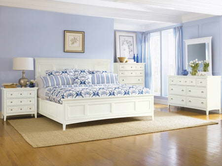 Dormitorio con cinco piezas en blanco antiguo Kentwood con paneles tamaño king